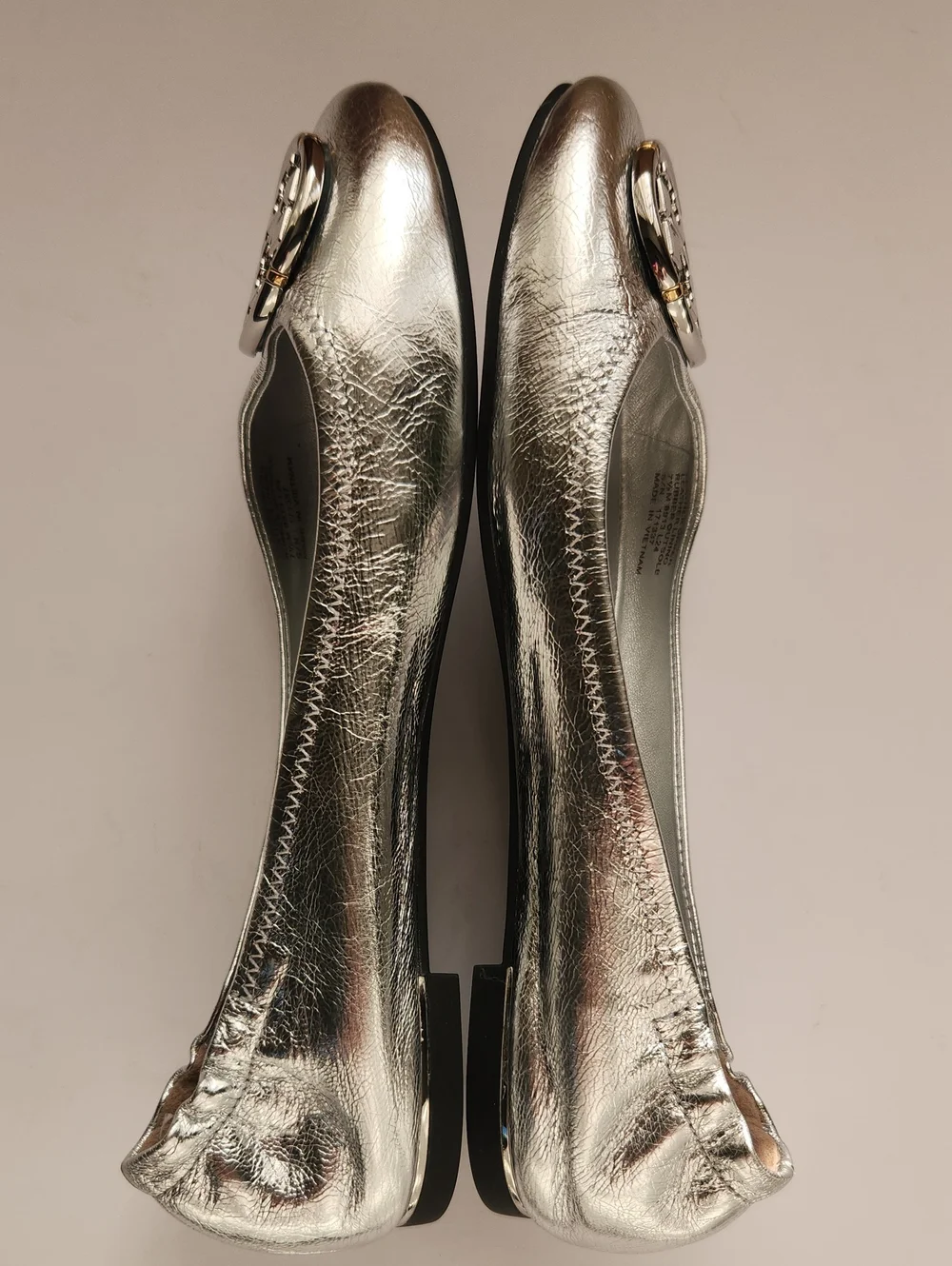 NWT Tory Burch Minnie Silver Metallic Logo Leather Casual Holiday Ballet Flats